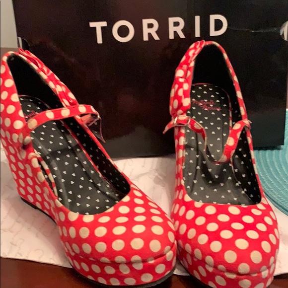 torrid Shoes - Minnie Mouse shoes! Size 11